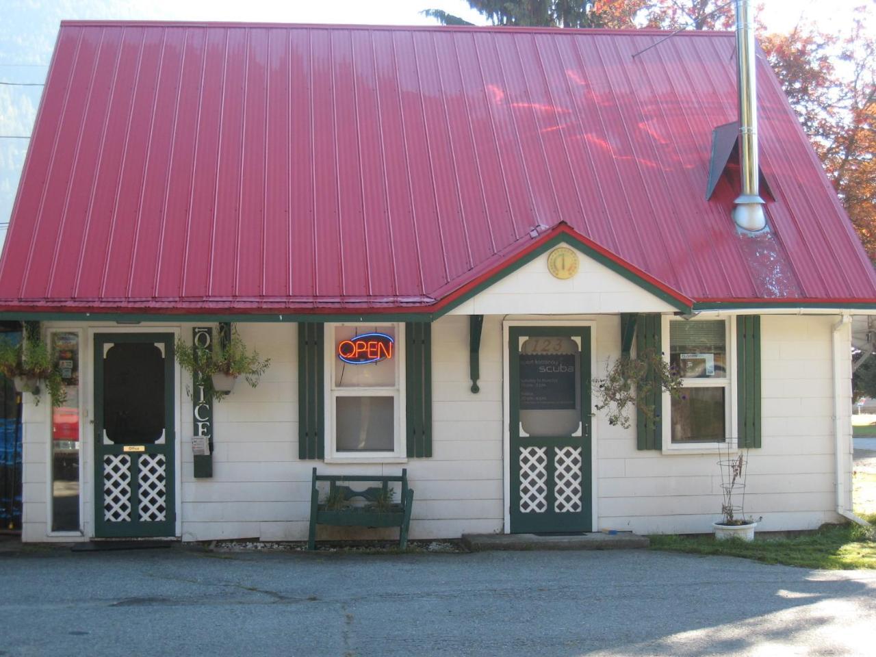 Reno Motel Salmo Eksteriør bilde